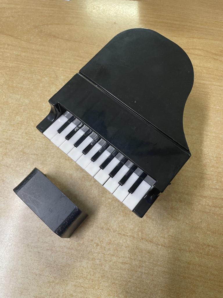 Mini Grand Piano and Seat (Plastic)